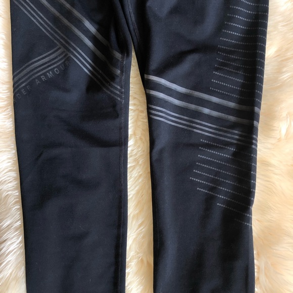 L Under Armour Black HeatGear Leggings - Picture 2 of 7